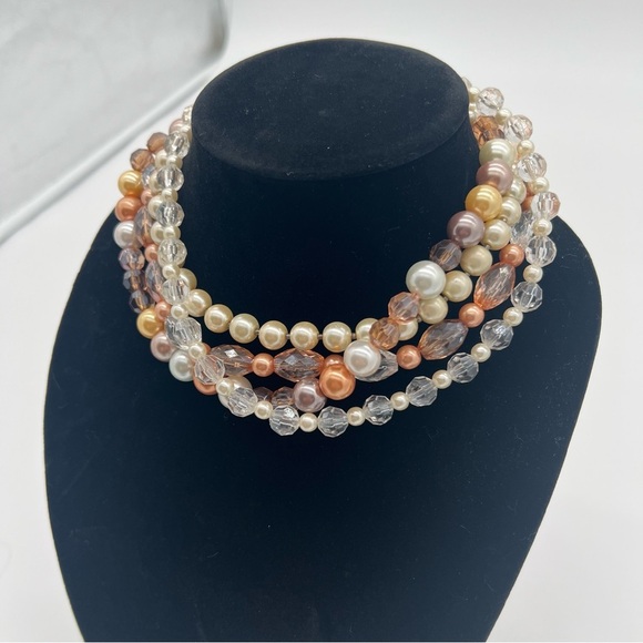 Elegant Multicolor Beaded Necklace - Picture 3 of 3